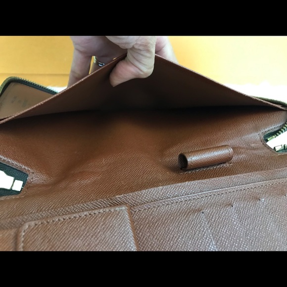 Louis Vuitton - Picture 11 of 16